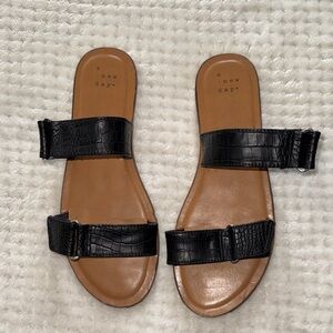 👡 A New Day Black Strap Sandals – Women’s Size 7